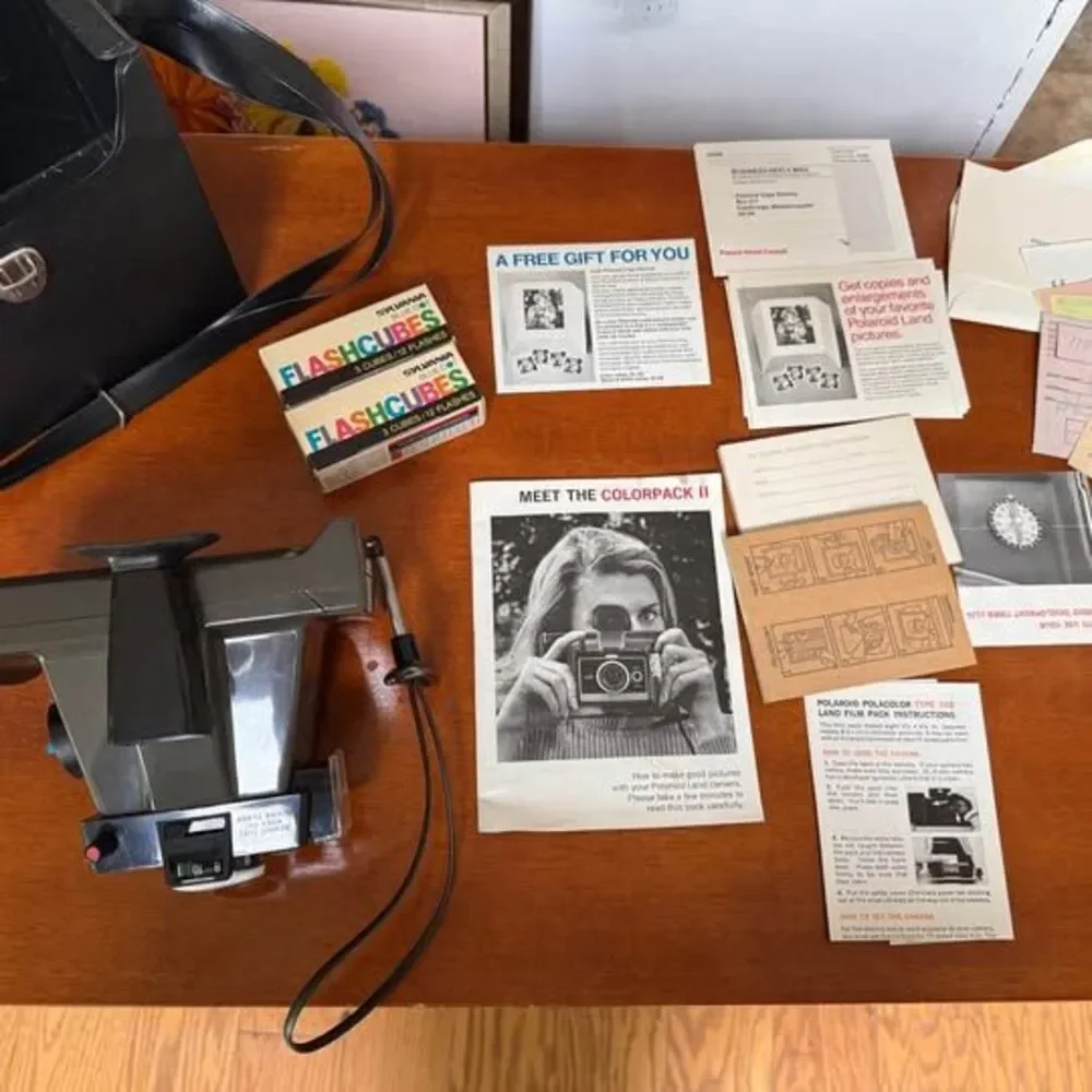 1969 Vintage Polaroid Camera with case and bulbs